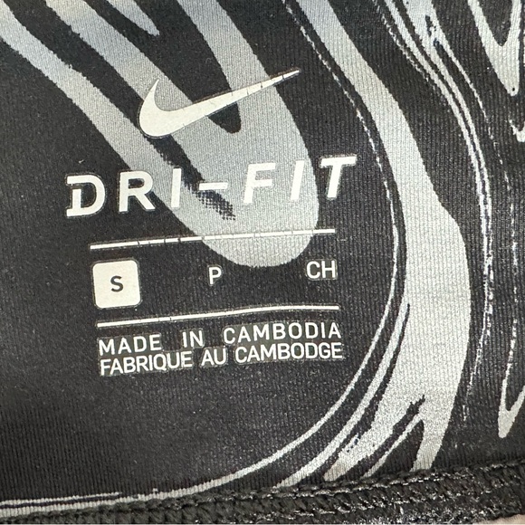 Nike Black & Gray Swirl Capri Dry Fit Leggings - Picture 6 of 7